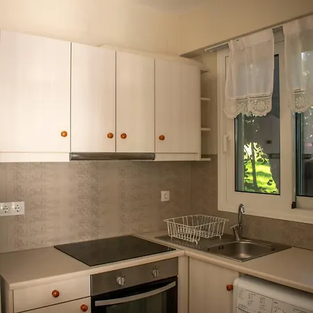 Voukelari Guest house *