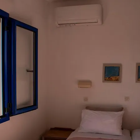 Voukelari Guest house *